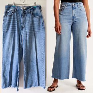 Abercrombie Women's Curve Love High Rise Cropped Wide Leg Medium Wash 31 Raw Hem